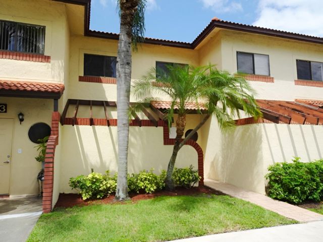3 BR, 2.50 BTH Townhouse style home in Sunrise