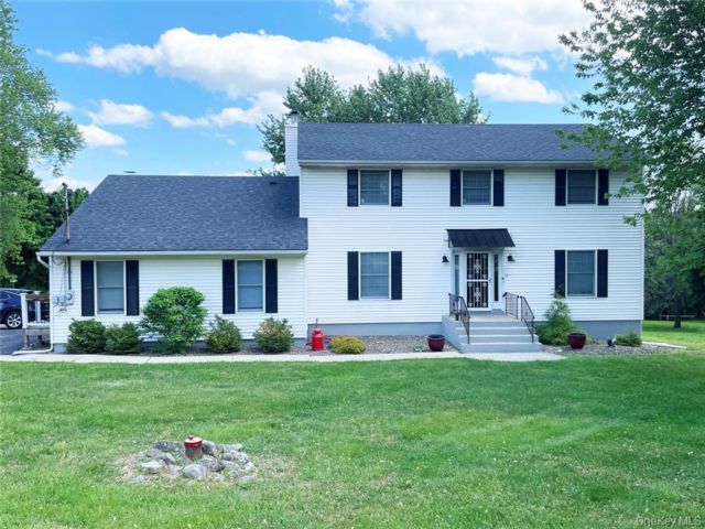  4 BR,  4.00 BTH &nbsp;Colonial style home in Campbell Hall