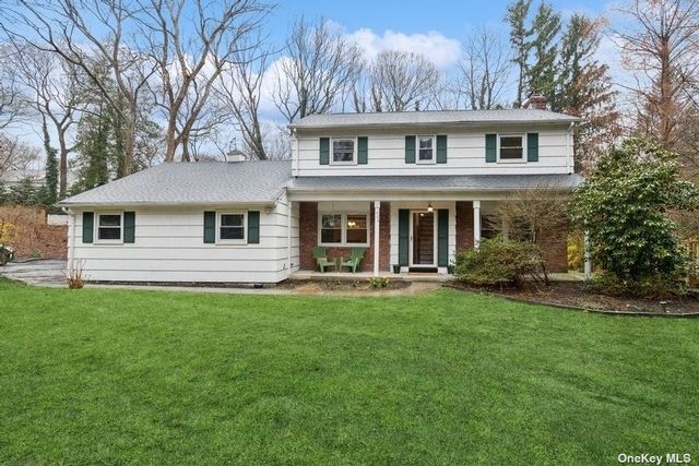  4 BR,  4.00 BTH  Colonial style home in East Setauket