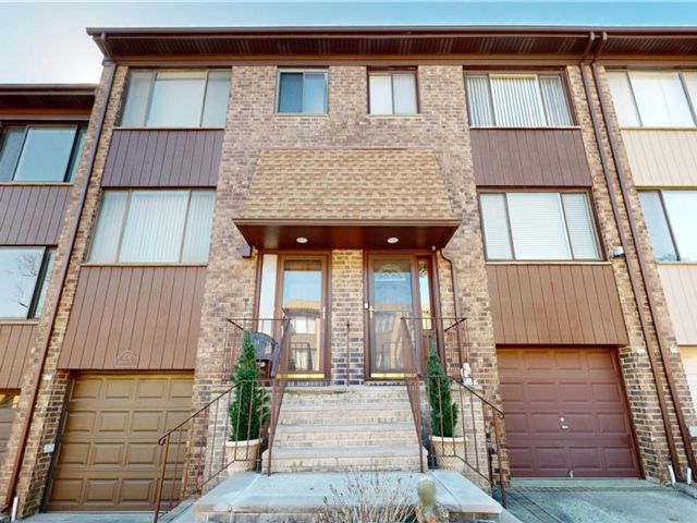  4 BR,  3.00 BTH  Single family style home in Grasmere