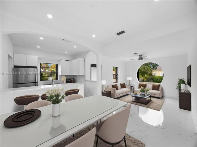 [Hollywood Real Estate, listing number 3303528]