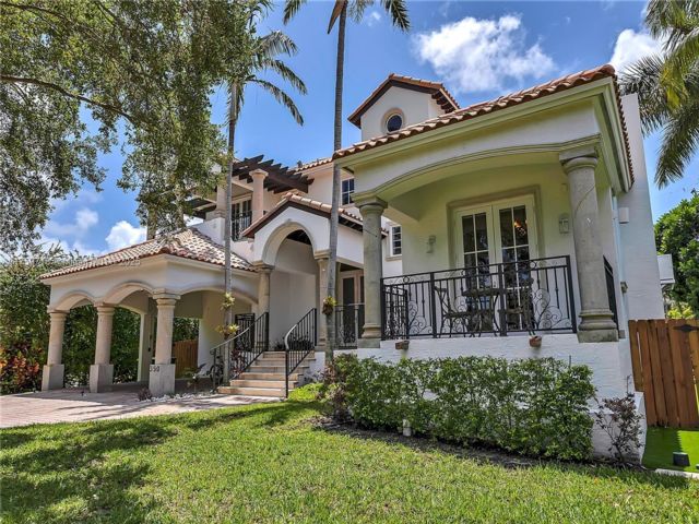  5 BR,  5.50 BTH   style home in Key Biscayne