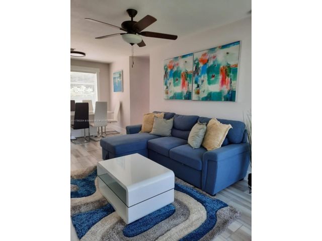 [Hollywood Real Estate, listing number 3304115]