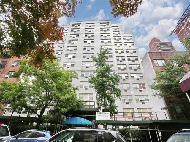  1 BR,  1.00 BTH &nbsp;Co-op style home in New York