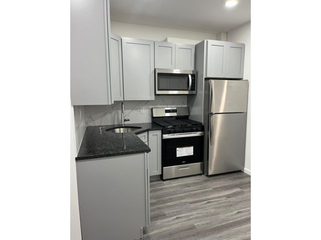  4 BR,  2.00 BTH &nbsp;Rental style home in Brighton Beach