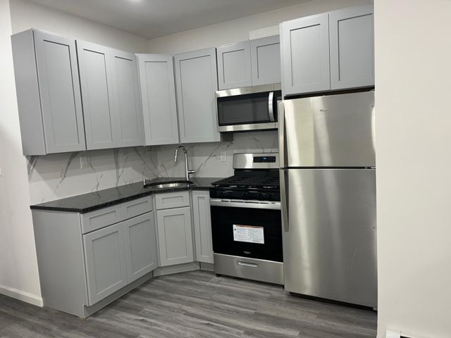  5 BR,  2.00 BTH &nbsp;Rental style home in Brighton Beach