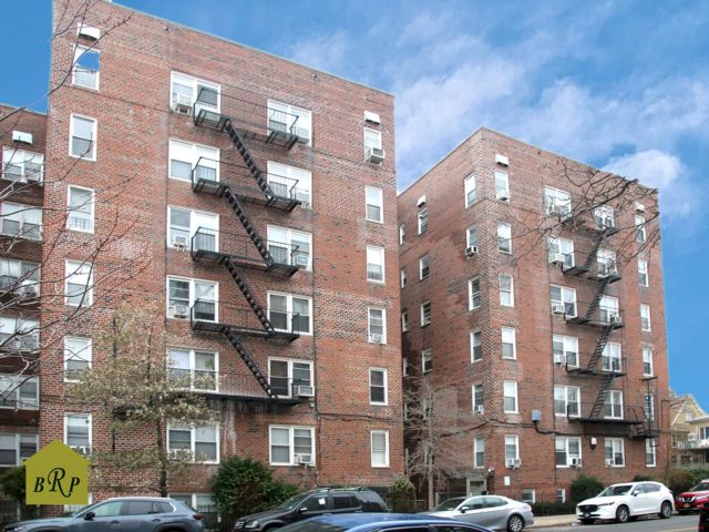  2 BR,  1.00 BTH &nbsp;Co-op style home in Bensonhurst