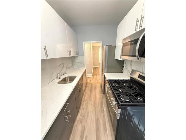  1 BR,  1.00 BTH &nbsp;Co-op style home in Brighton Beach