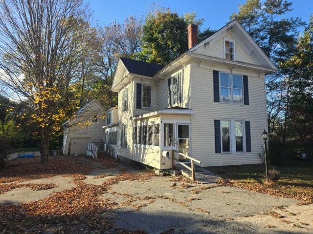  4 BR,  2.00 BTH &nbsp;Colonial style home in Mechanic Falls