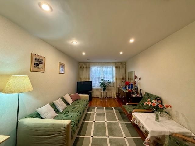  1 BR,  1.00 BTH &nbsp;Co-op style home in Sheepshead Bay
