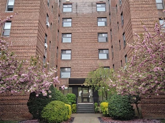  2 BR,  1.00 BTH &nbsp;Co-op style home in Brooklyn