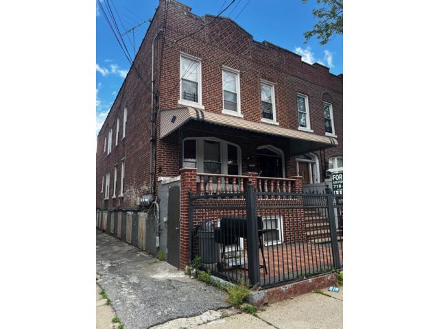  5 BR,  2.00 BTH &nbsp;2 story style home in Brooklyn