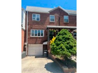  3 BR,  2.50 BTH &nbsp;Duplex style home in Bergen Beach