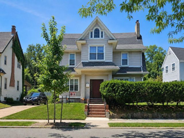  6 BR,  3.50 BTH &nbsp;Victorian style home in Saint Albans