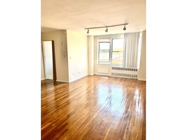 Studio,  1.00 BTH &nbsp;Co-op style home in Midwood