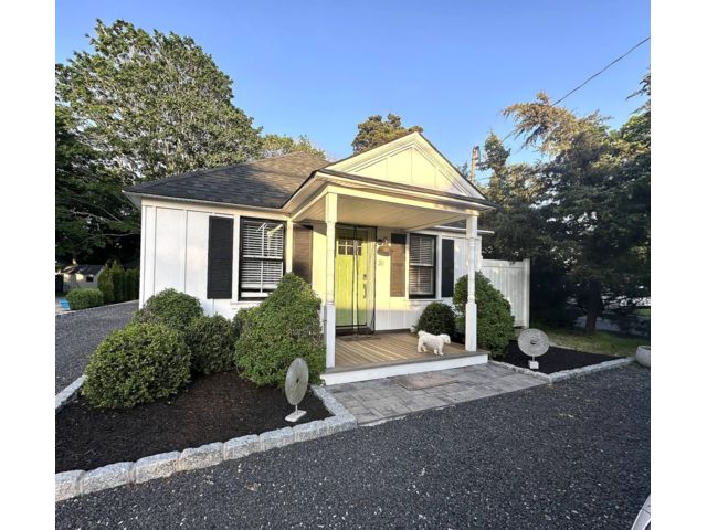  2 BR,  1.00 BTH &nbsp;Cottage style home in Westhampton Beach