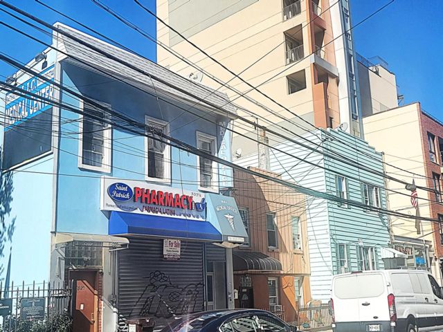  3 BR,  3.55 BTH &nbsp;2 story style home in Long Island City