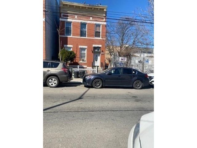 [Astoria Real Estate, listing number 7100290]