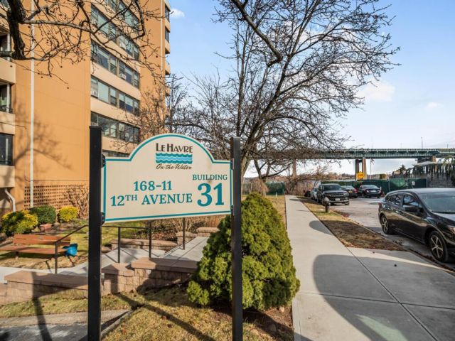 [Whitestone Real Estate, listing number 7101824]