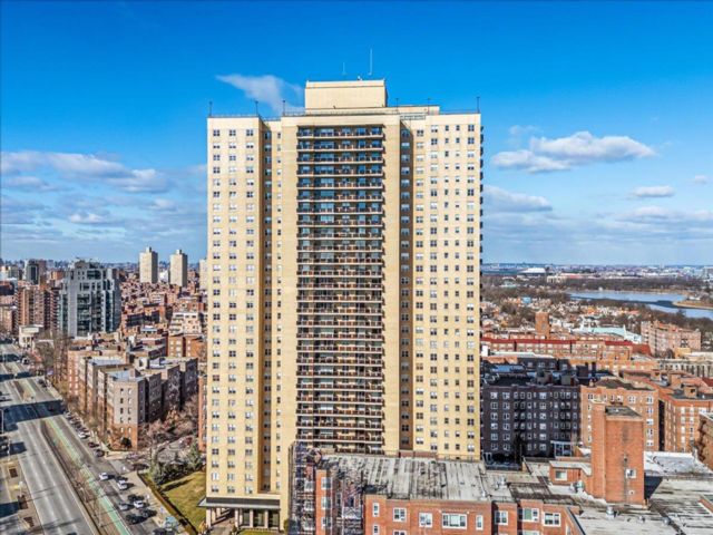 [Forest Hills Real Estate, listing number 7104604]