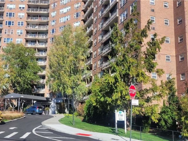 [Riverdale Real Estate, listing number 7112826]