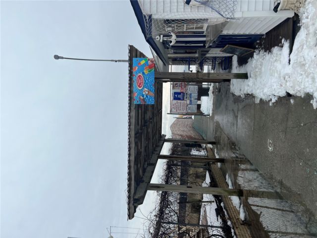 [PHOTO]