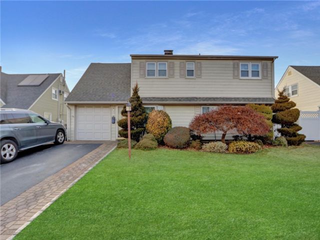 [Levittown Real Estate, listing number 7120184]