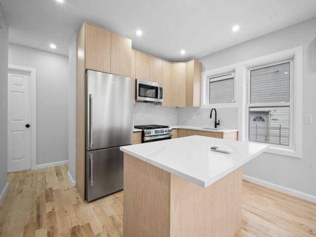  3 BR,  3.00 BTH  Colonial style home in Springfield Gardens