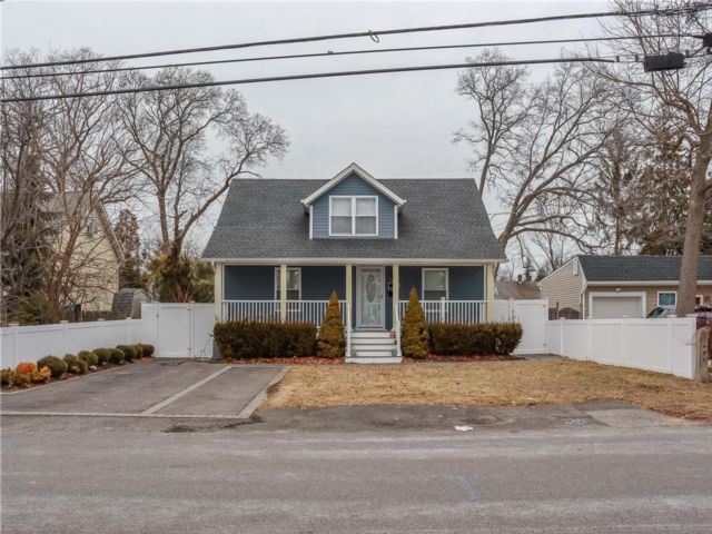 [Islip Real Estate, listing number 7137484]