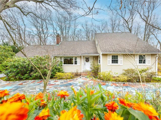  5 BR,  3.00 BTH  Farmhouse style home in Stony Brook