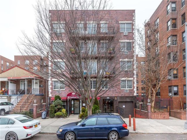 [Forest Hills Real Estate, listing number 7144731]